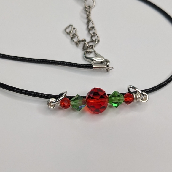 Merry Christmas Holiday Necklace Red Green Glass Beads Simple Sweet Handmade - Picture 3 of 12